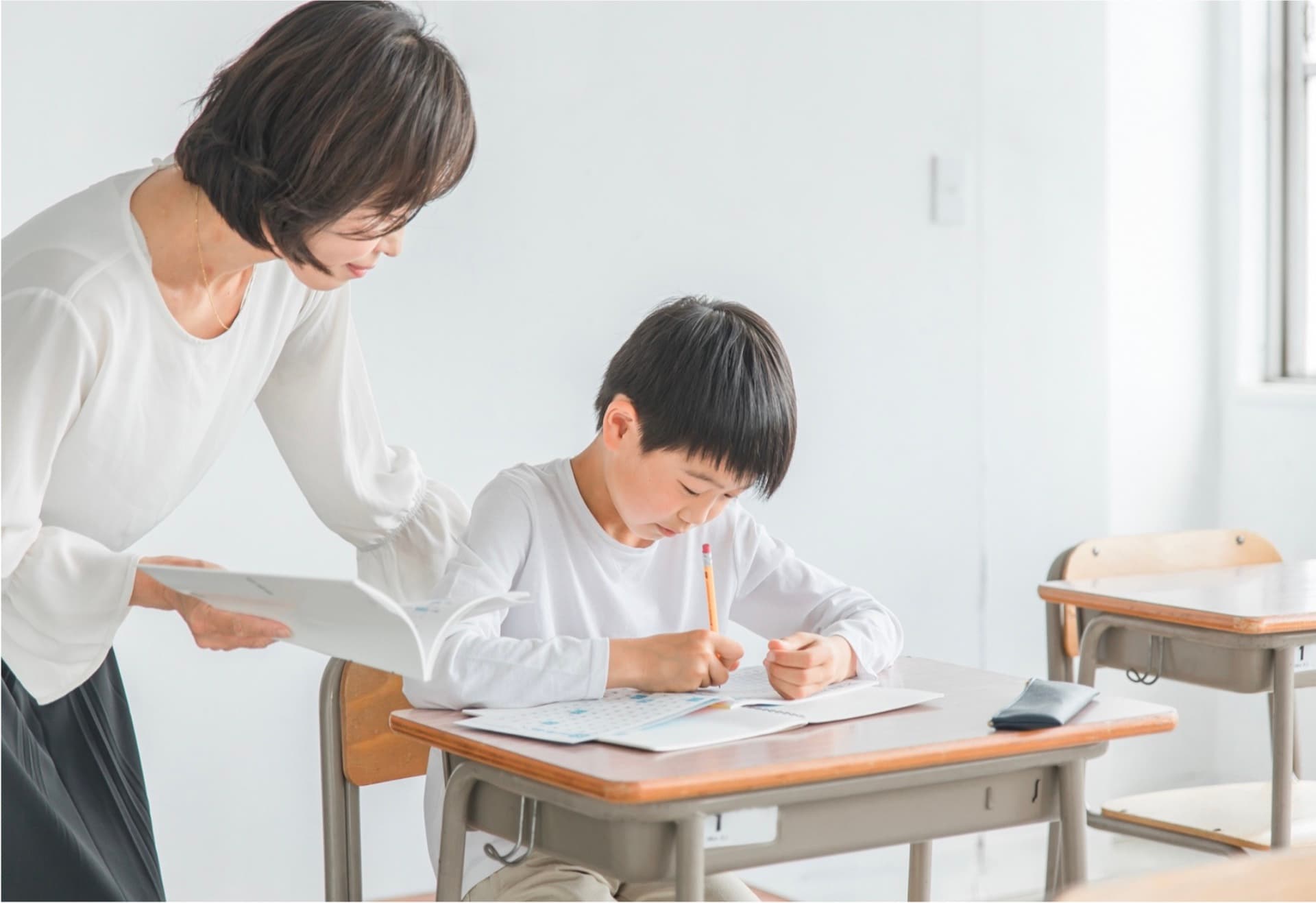 子どもたちを指導するスタッフ